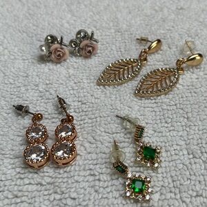Elegant Gold and Green Earrings Set
